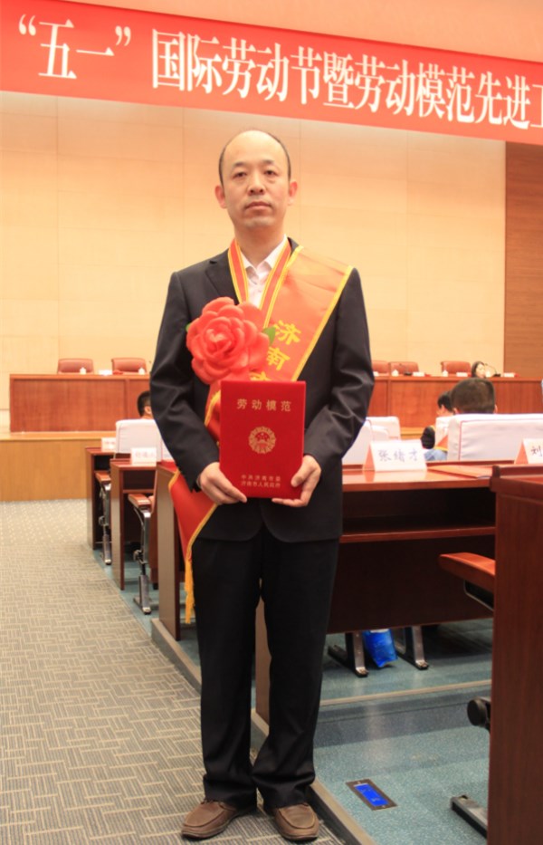 J9直营网集团管理公司白正茂荣评“济南市劳动模范”