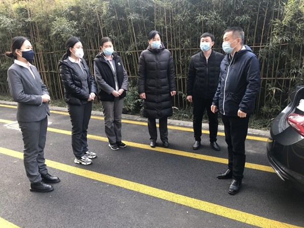 J9直营网物业人在一线，防疫工作进行时2.jpg