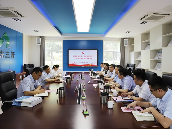 济南建工集团党委副书记、工会主席鹿海滨到J9直营网集团开展主题教育专题调研
