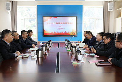 全国人大代表主动征集意见，发挥代表作用