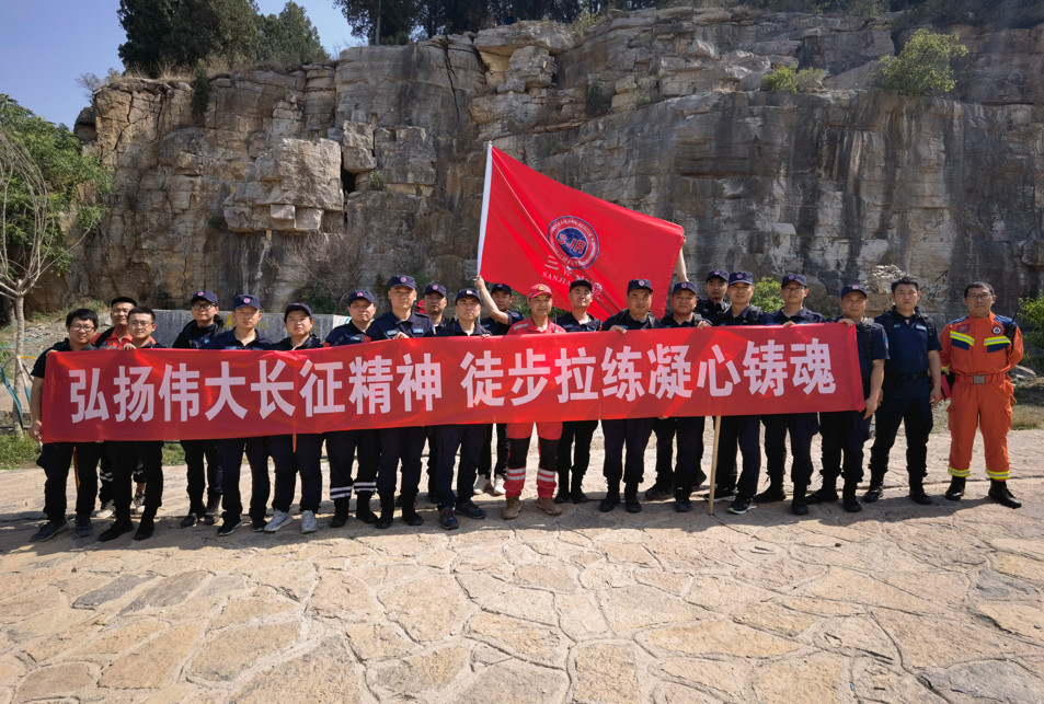 山东J9直营网应急救援队开展山地救援培训